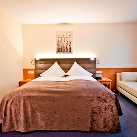 Stadthotel Goldenes Schiff ホテル 4*