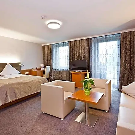 Stadthotel Goldenes Schiff ホテル バート・イシュル
