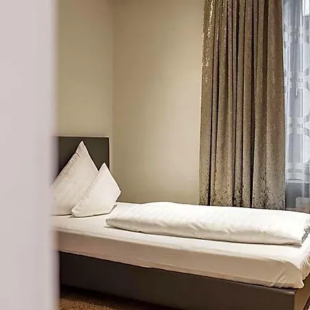 Stadthotel Goldenes Schiff ホテル バート・イシュル