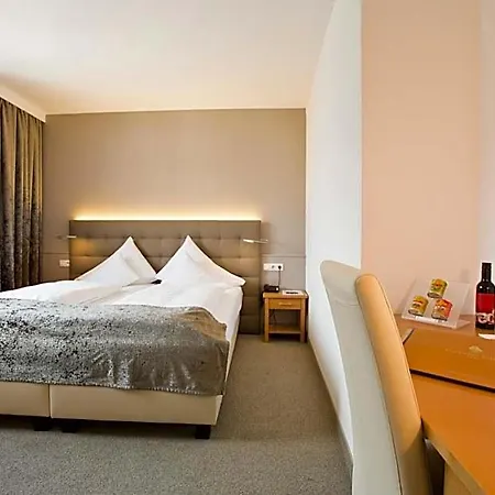 Stadthotel Goldenes Schiff ホテル 4*