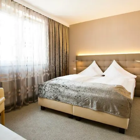Hotel Stadthotel Goldenes Schiff 4*