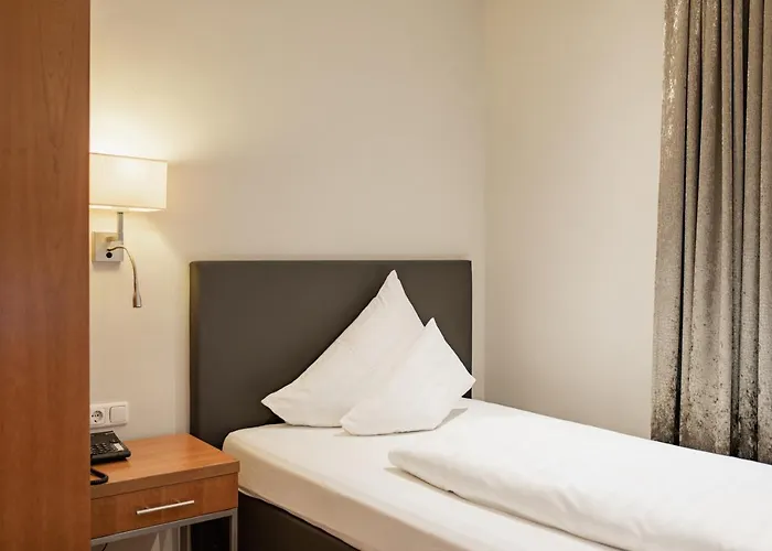 ホテル Stadthotel Goldenes Schiff 4*