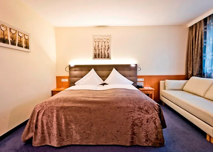 Stadthotel Goldenes Schiff 酒店 4*