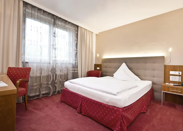 Stadthotel Goldenes Schiff 酒店 4*